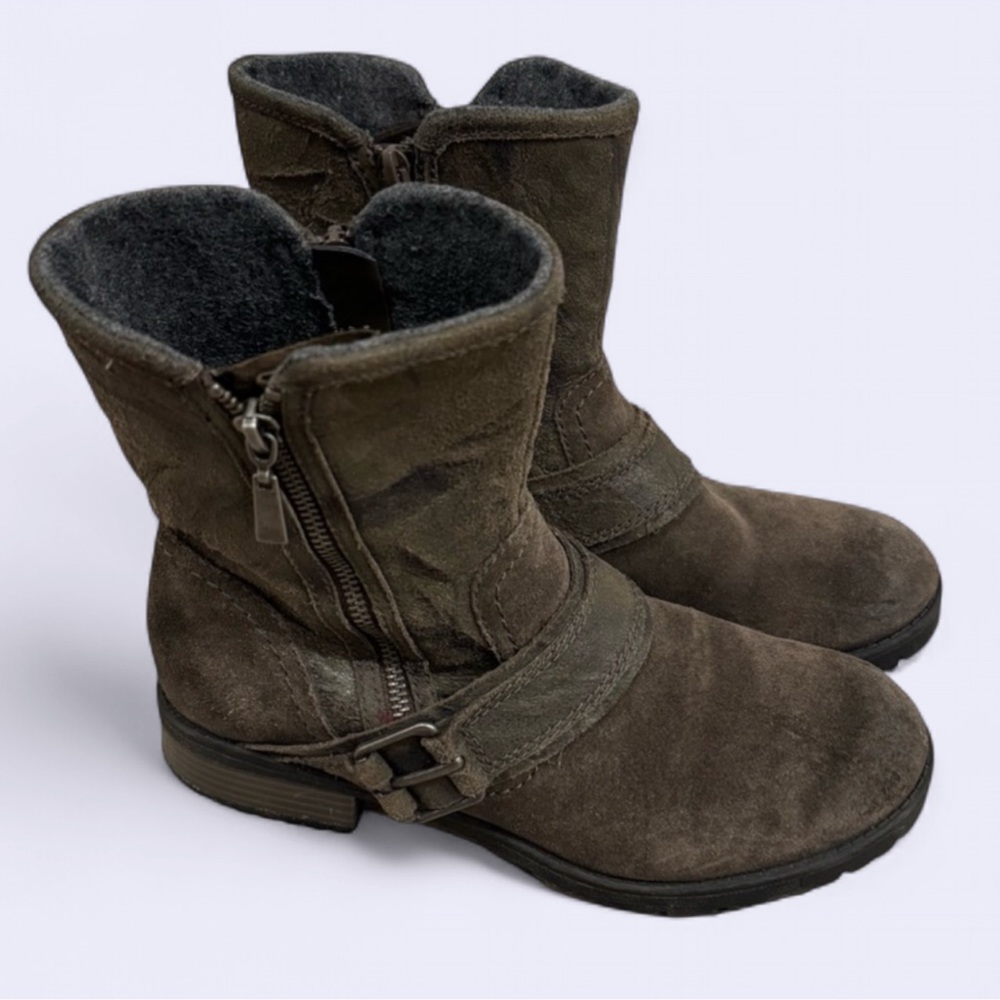 Clarks Women's Boots size 8.5